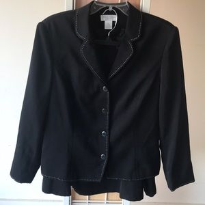 Gently worn Women’s 2 piece skirt set.